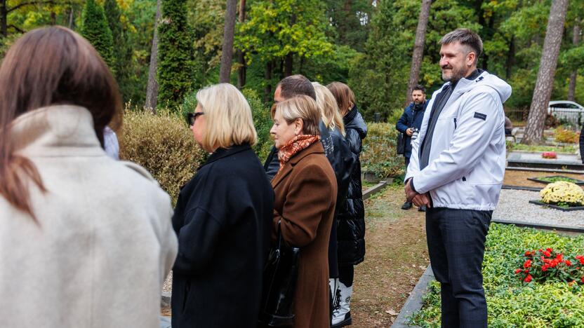 Karmėlavos kapinėse atidengtas paminklas A. Jagelavičiūtei