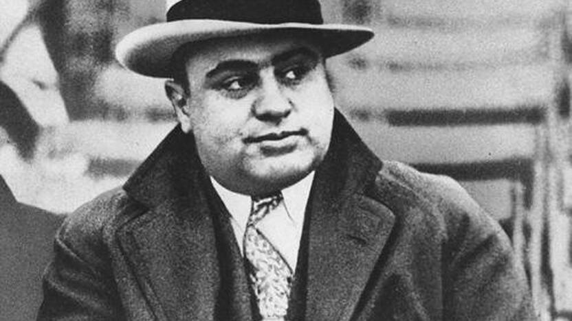 1947 m. vasario 25 d., sulaukęs 48-erių metų amžiaus, mirė žymiausias Čikagos gangsteris Al Capone (Alas Kaponė).