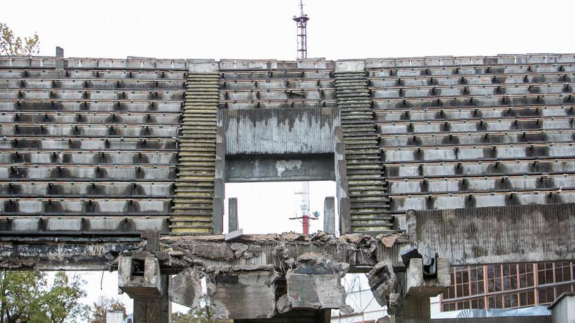 Pradėtos griauti Kauno stadiono tribūnos