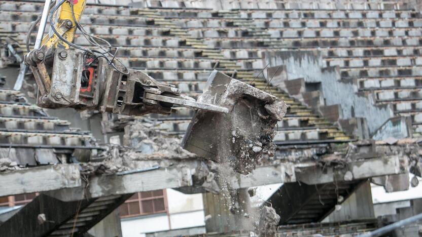 Pradėtos griauti Kauno stadiono tribūnos