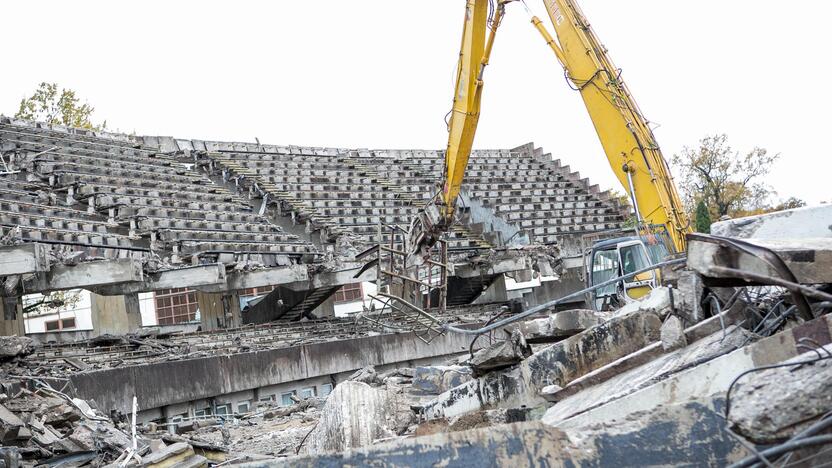 Pradėtos griauti Kauno stadiono tribūnos