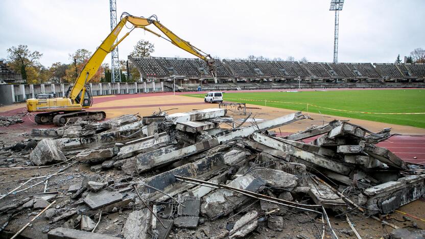 Pradėtos griauti Kauno stadiono tribūnos