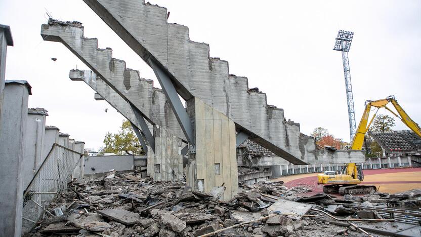 Pradėtos griauti Kauno stadiono tribūnos