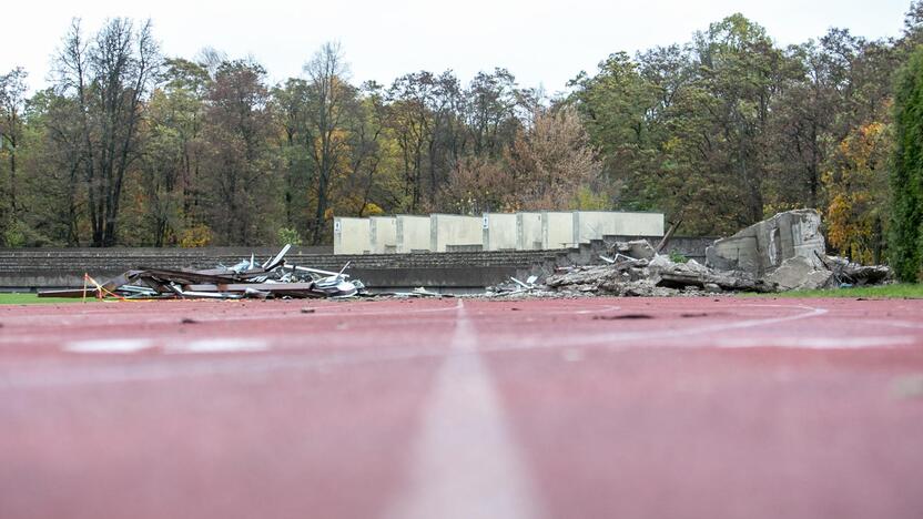 Pradėtos griauti Kauno stadiono tribūnos