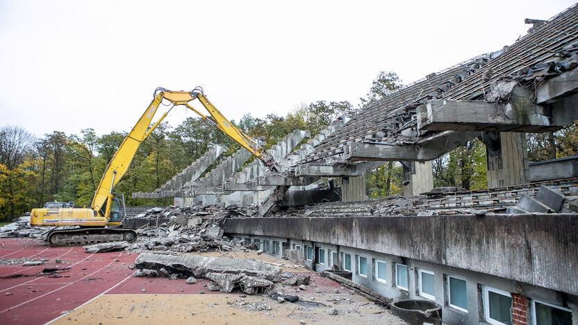 Pradėtos griauti Kauno stadiono tribūnos