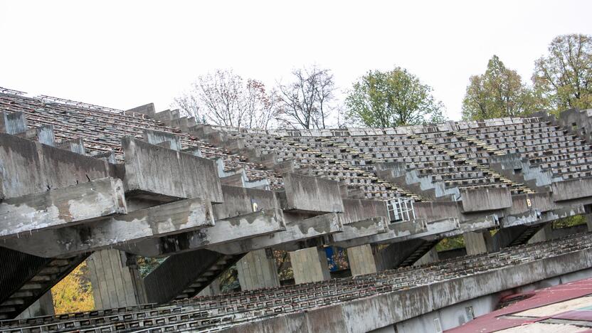 Pradėtos griauti Kauno stadiono tribūnos