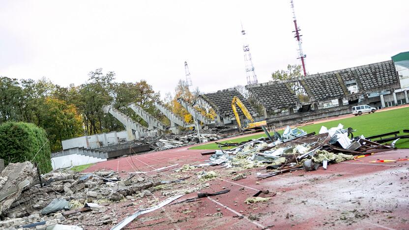 Pradėtos griauti Kauno stadiono tribūnos