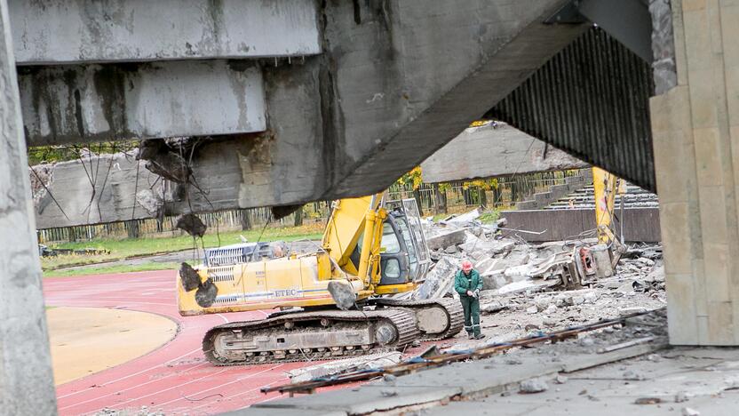 Pradėtos griauti Kauno stadiono tribūnos