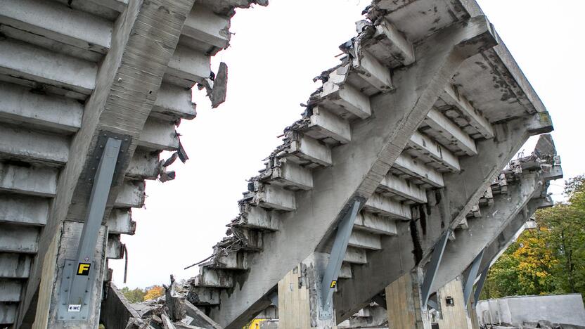 Pradėtos griauti Kauno stadiono tribūnos