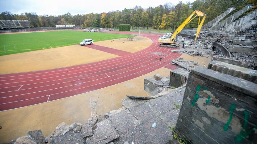 Pradėtos griauti Kauno stadiono tribūnos