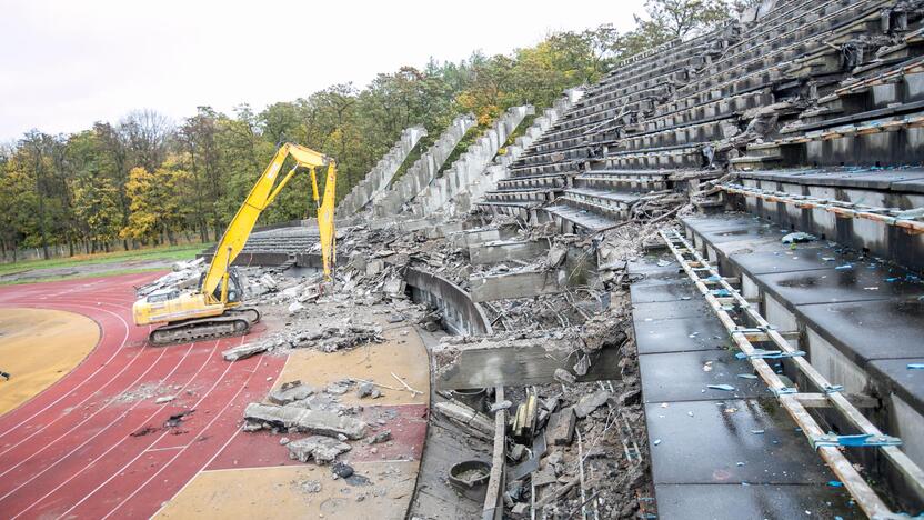 Pradėtos griauti Kauno stadiono tribūnos