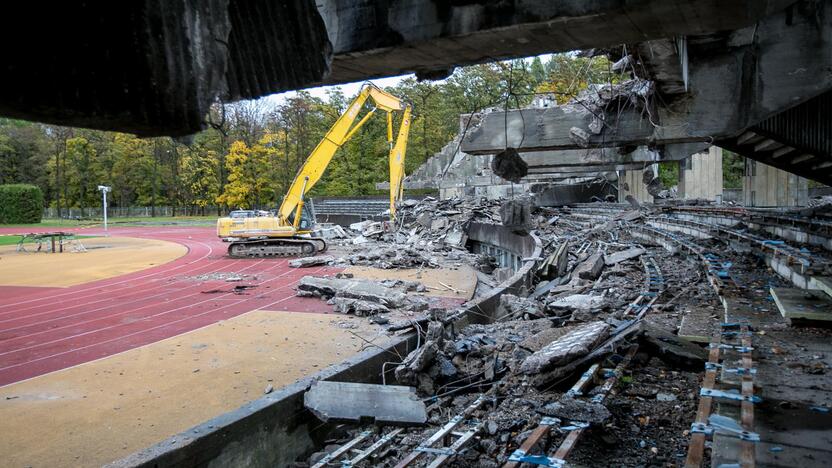 Pradėtos griauti Kauno stadiono tribūnos