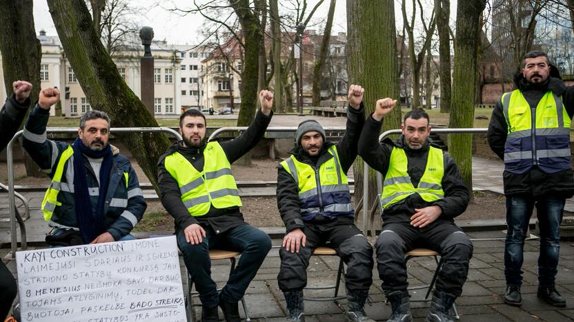 Stadioną statančių turkų protestas