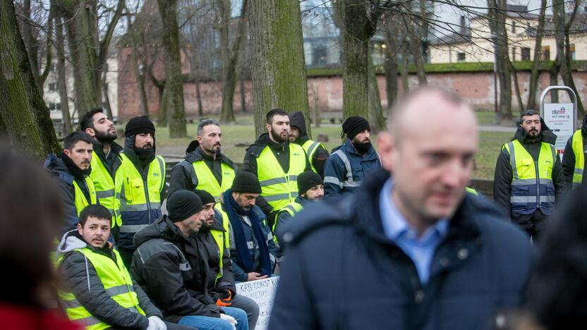 Stadioną statančių turkų protestas