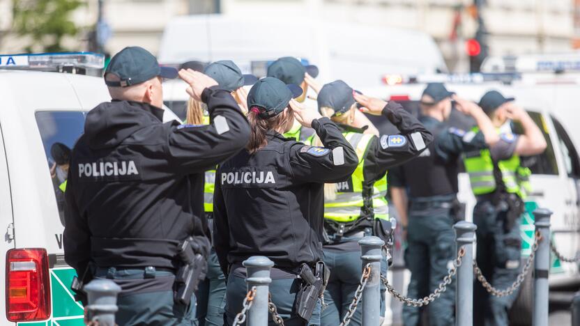 Atsisveikinimas su žuvusiu pareigūnu S. Žymantu