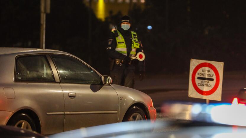 Policija pradėjo masinę judėjimo kontrolę