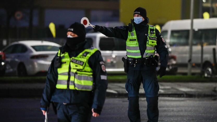 Policija pradėjo masinę judėjimo kontrolę