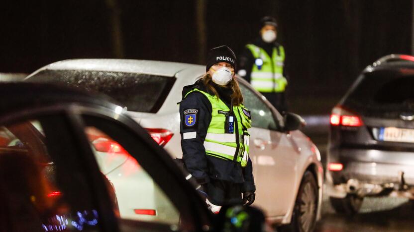 Policija pradėjo masinę judėjimo kontrolę