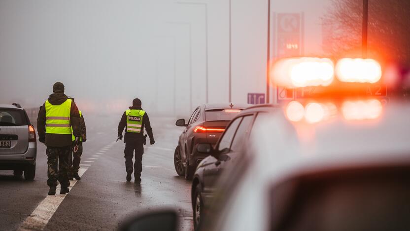 Policija pradėjo masinę judėjimo kontrolę