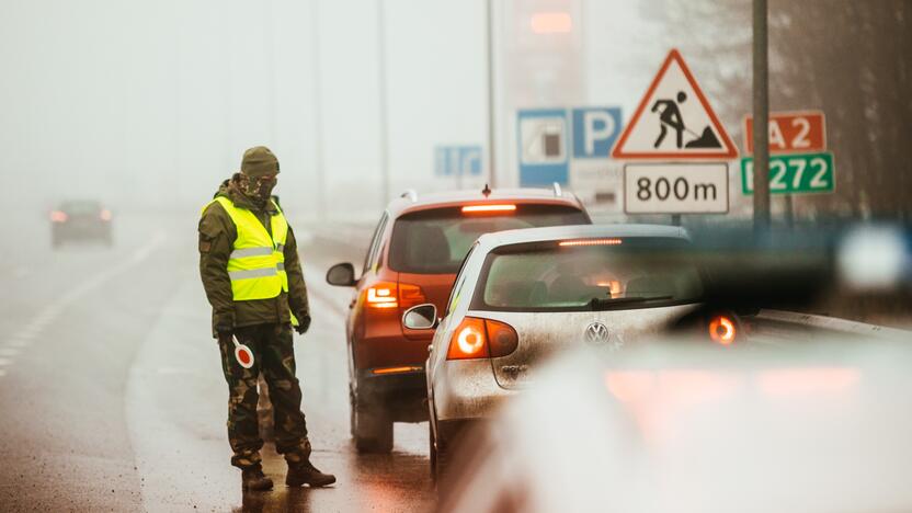 Policija pradėjo masinę judėjimo kontrolę