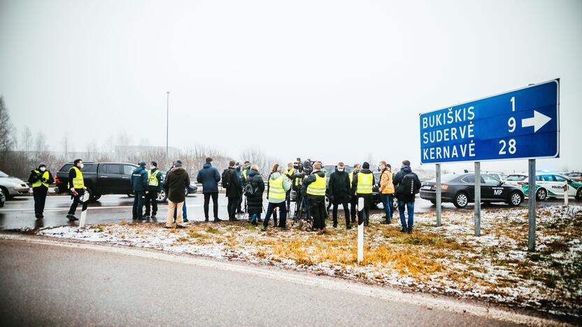 Policija pradėjo masinę judėjimo kontrolę