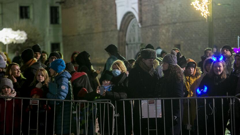 Kalėdų eglės įžiebimas: kauniečiai rinkosi prie tvorų