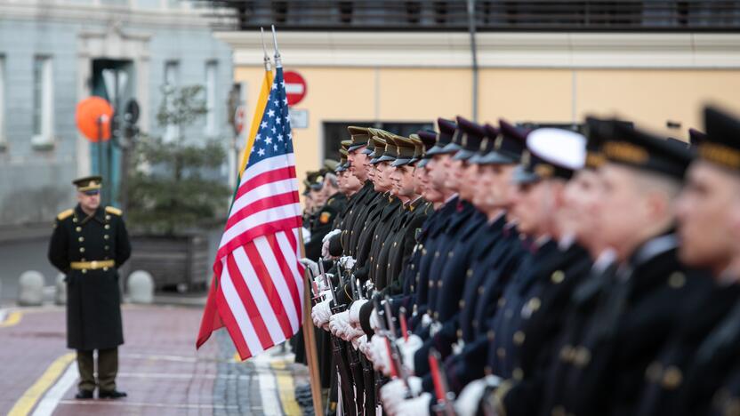 Oficiali JAV gynybos sekretoriaus pasitikimo ceremonija