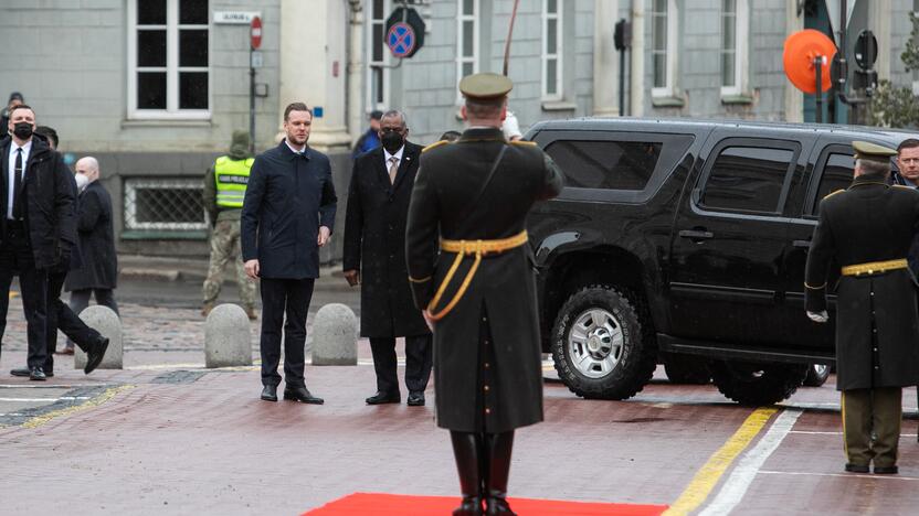 Oficiali JAV gynybos sekretoriaus pasitikimo ceremonija