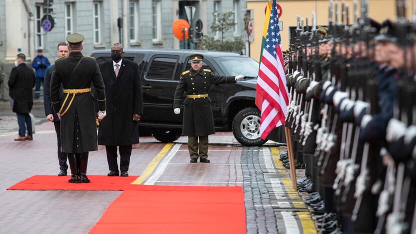 Oficiali JAV gynybos sekretoriaus pasitikimo ceremonija