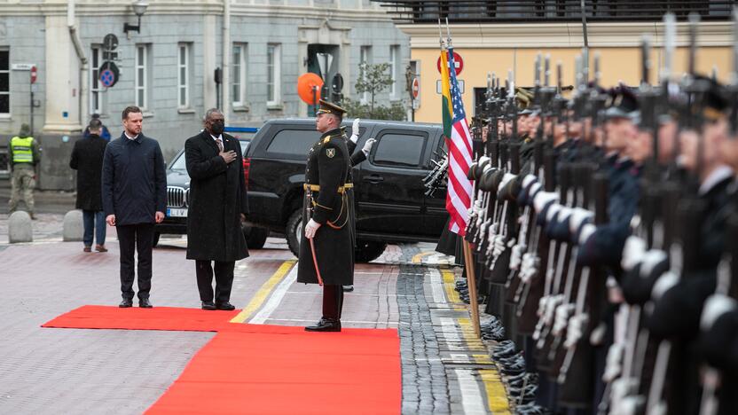 Oficiali JAV gynybos sekretoriaus pasitikimo ceremonija