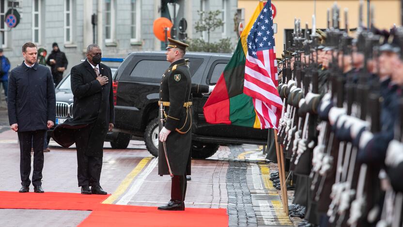 Oficiali JAV gynybos sekretoriaus pasitikimo ceremonija