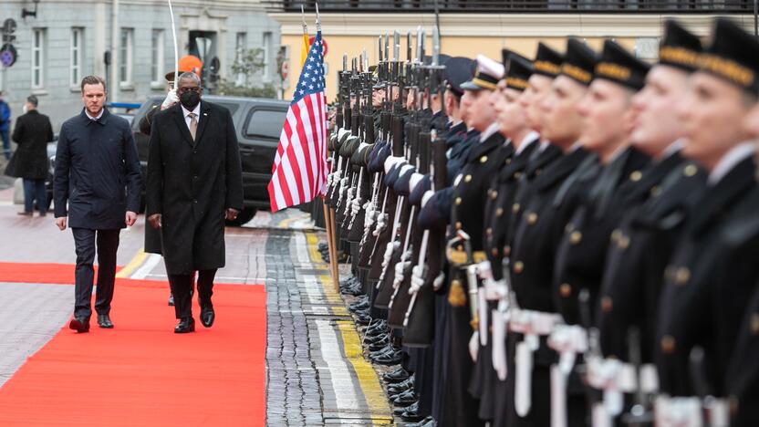 Oficiali JAV gynybos sekretoriaus pasitikimo ceremonija