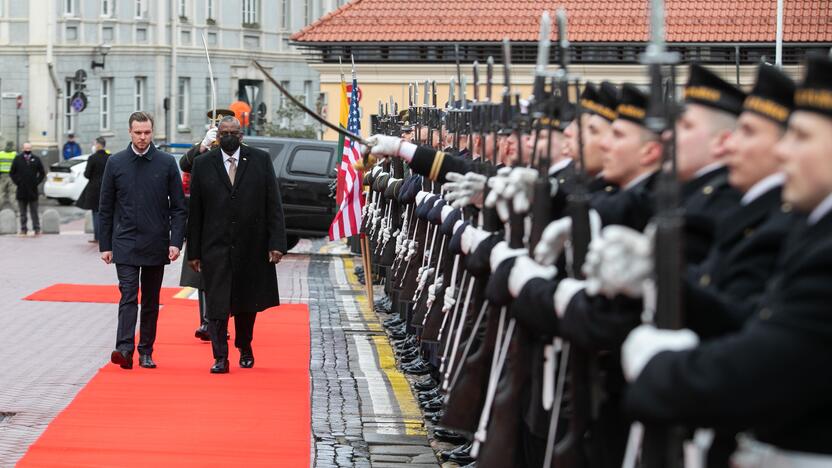 Oficiali JAV gynybos sekretoriaus pasitikimo ceremonija