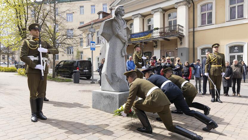 Seimo pirmininkė pagerbė Antrojo pasaulinio karo aukas, už laisvę kovojančią Ukrainą