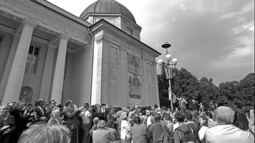 Lietuvos laisvės lygos mitingas Vilniaus Katedros aikštėje, 1988 m.