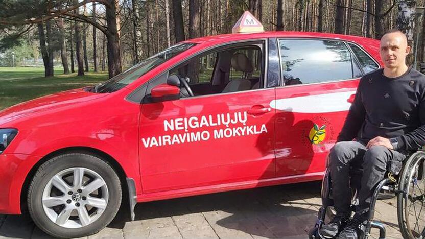 Kursai: judėjimo negalią turintiems klaipėdiečiams yra galimybė nemokamai išmokti vairuoti automobilį ir įgyti vairuotojo pažymėjimą.