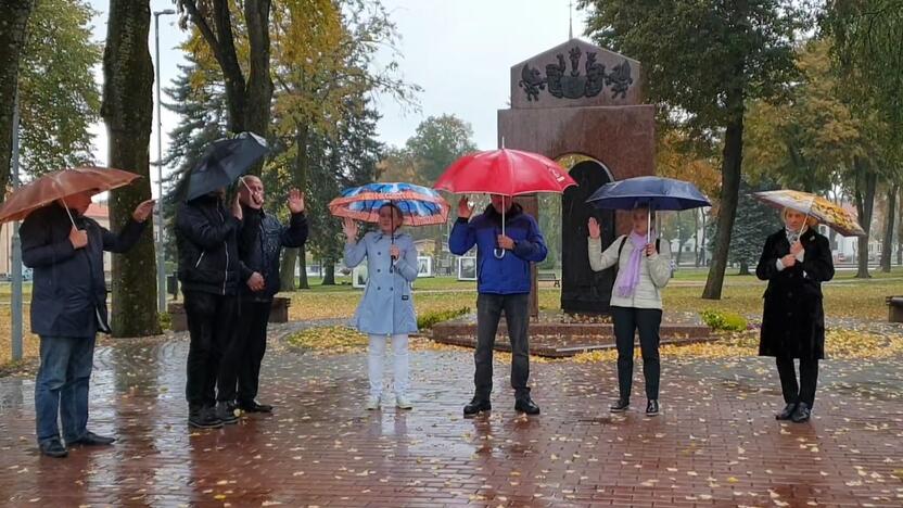 Prašymai: kretingiškių būrelis kiekvieną dieną kreipiasi į Dievą, prašydamas taikos, karo baigties ir palaimos.