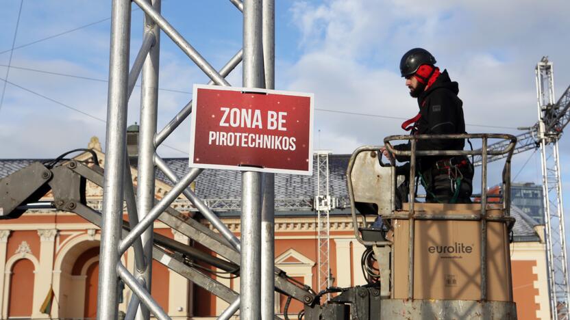 Uždraudė: Teatro aikštėje fejerverkų nebus galima leisti, vietoje jų spindės lazerių šou.