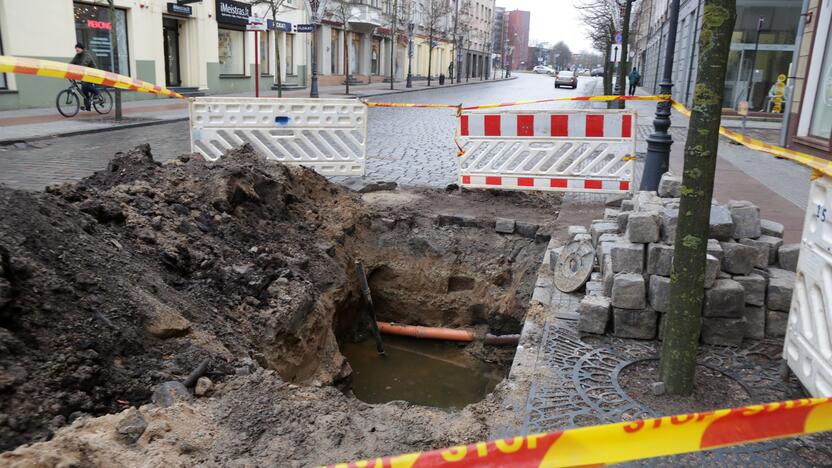 Vanduo: rangovas planuoja sutvarkyti Tiltų gatvę dar šią savaitę.