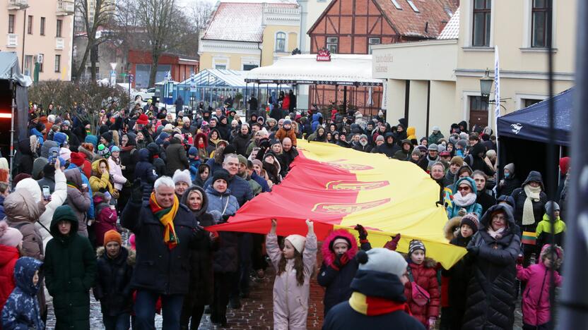 Iškilmingai: uostamiesčio gatvėmis vėl žygiuos klaipėdiečiai, nešini įspūdingo ilgio miesto vėliava.