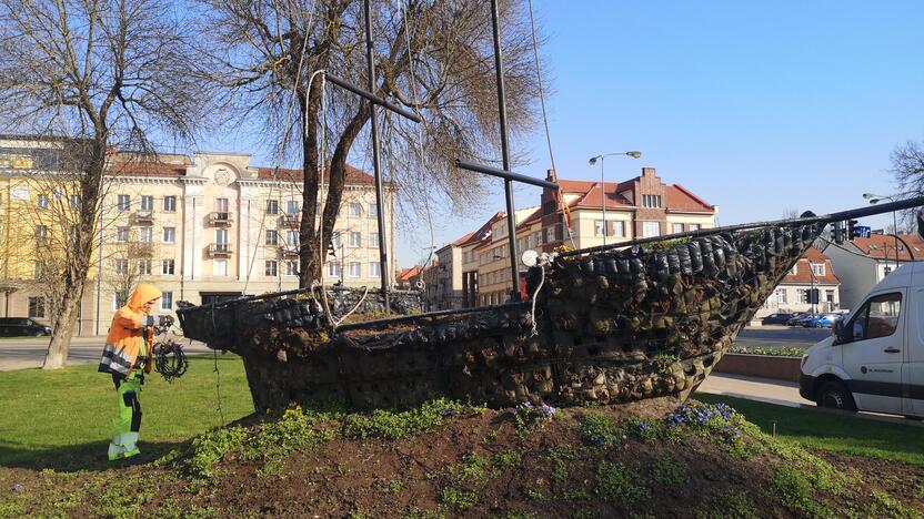 Laukimas: specialistai tikina, kad dėl byrančių konstrukcijų „Laivelis“ kelionės į Žvejybos uosto rajoną turbūt neatlaikys.