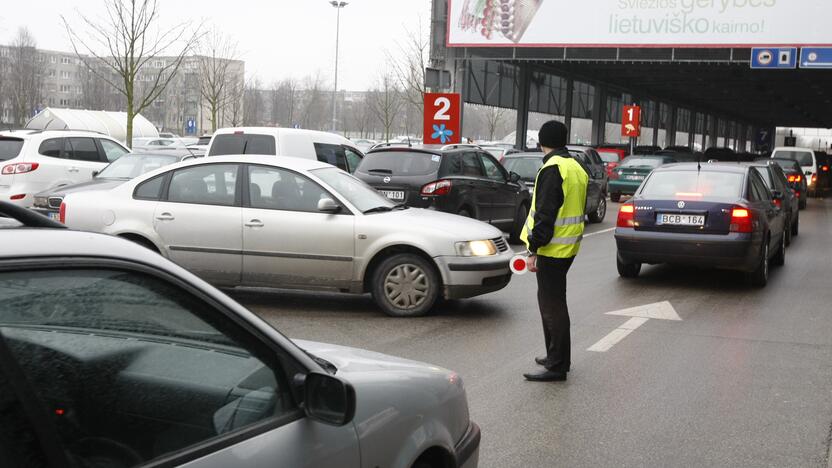 Nuostoliai: šių metų eismo įvykio prekybos centro parkavimo aikštelėje žalos rekordas – beveik 4 tūkst. eurų, pernai – net 8,5 tūkst. eurų.