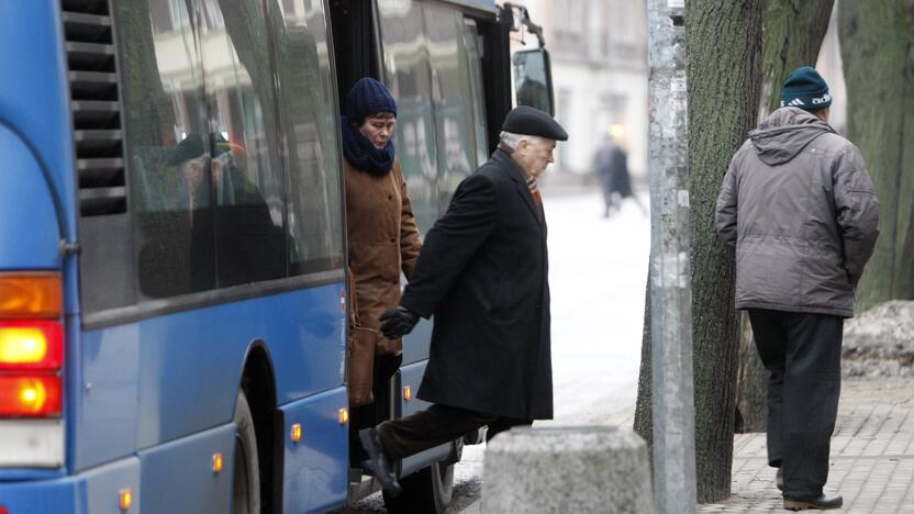 Pokyčiai: penkių priemiesčio autobusų maršrutų laikas keičiamas, tad keleiviams į stoteles teks atvykti anksčiau.