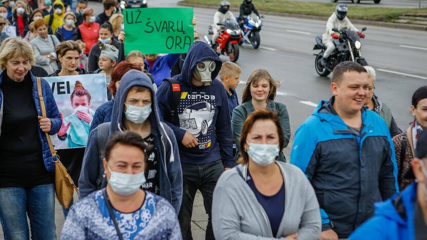 Nepasitenkinimas: pietinės ir šiaurinės miesto dalių gyventojus vėl ėmė kankinti lauke tvyrantys nemalonūs kvapai.