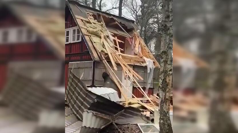 Sprendimas: teismo sprendimu Neringoje griaunami kavinės „Zuikio daržas“ teritorijoje stovėję nameliai.