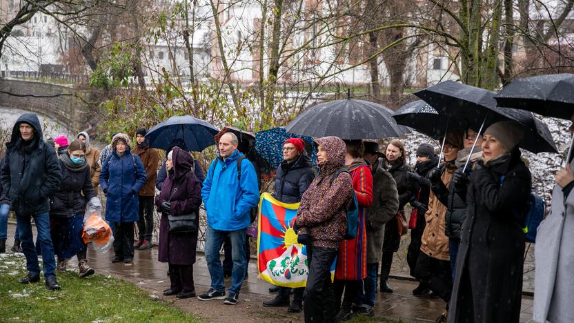 Tibeto skvere atidengta J. Užkuraitytės tapybos kompozicija