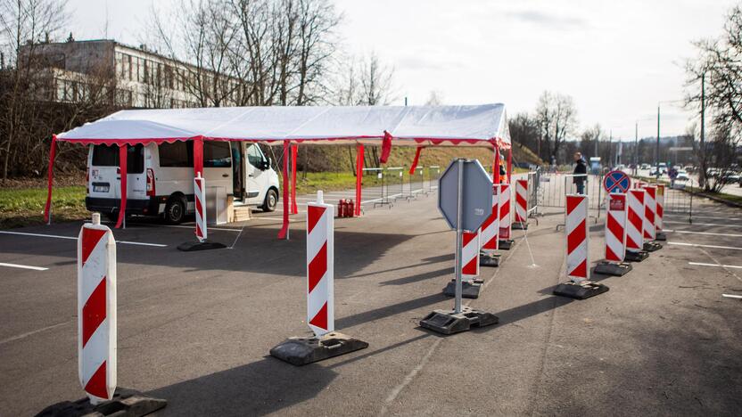 Vilniuje atidarytas pirmasis koronaviruso mobilus punktas