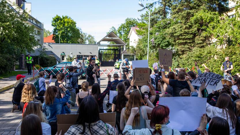 Vilniuje – eisena, smerkianti rasizmą