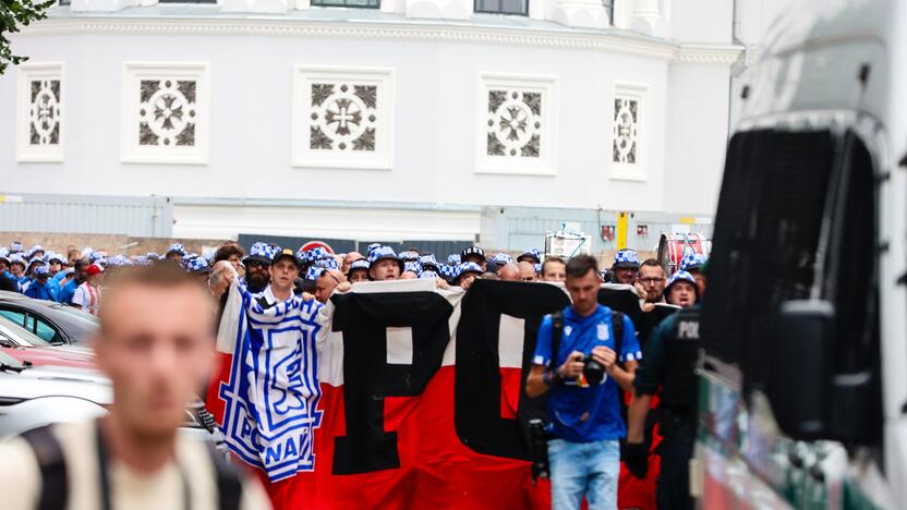 Pozanės „Lech“ sirgalių eisena į Dariaus ir Girėno stadioną