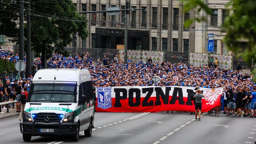 Pozanės „Lech“ sirgalių eisena į Dariaus ir Girėno stadioną